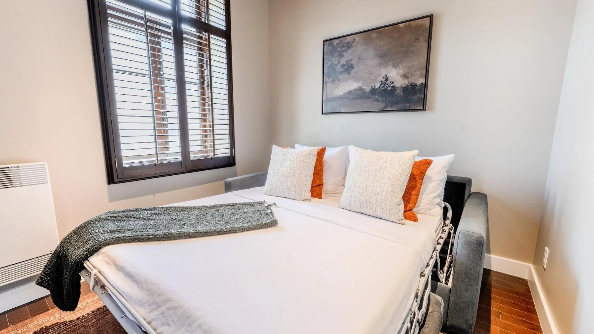 Self Check-In Boutique Hotel - Quartier Latin - Room 201 Montreal Canada
