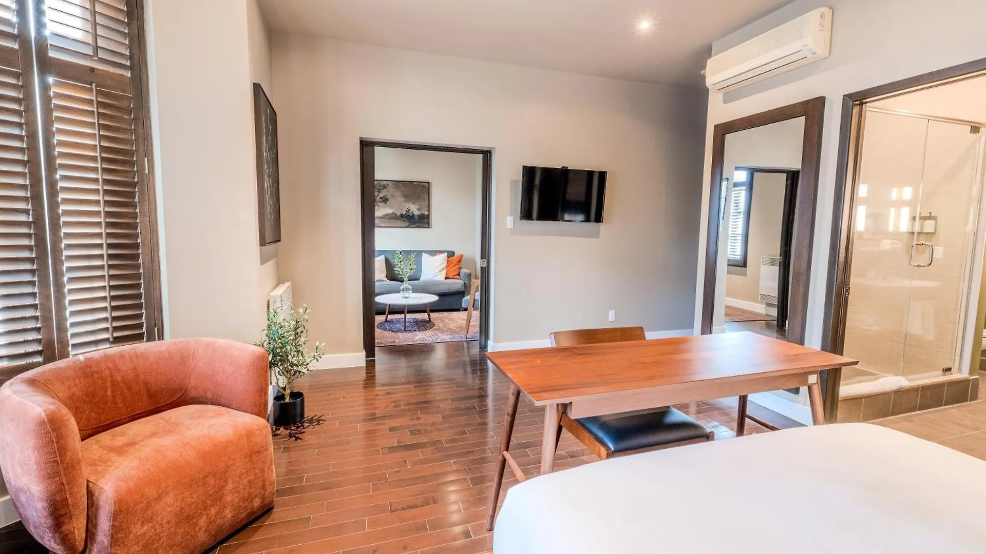 Self Check-In Boutique Hotel - Quartier Latin - Room 201 Montreal Canada