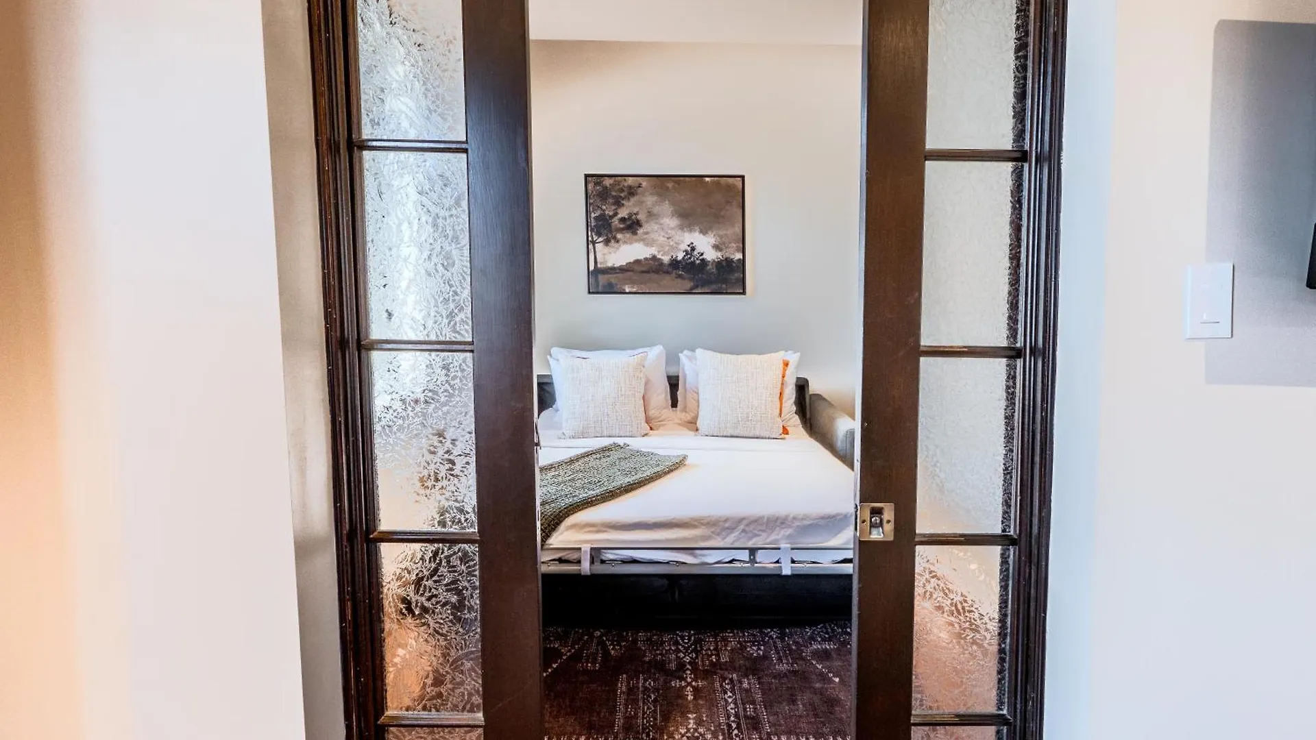 Aparthotel Self Check-In Boutique Hotel - Quartier Latin - Room 201 Montreal